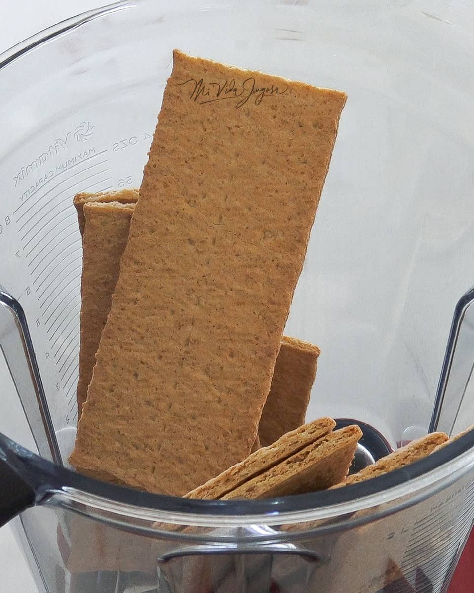 Galletas Graham enteras dentro del pichel de una licuadora